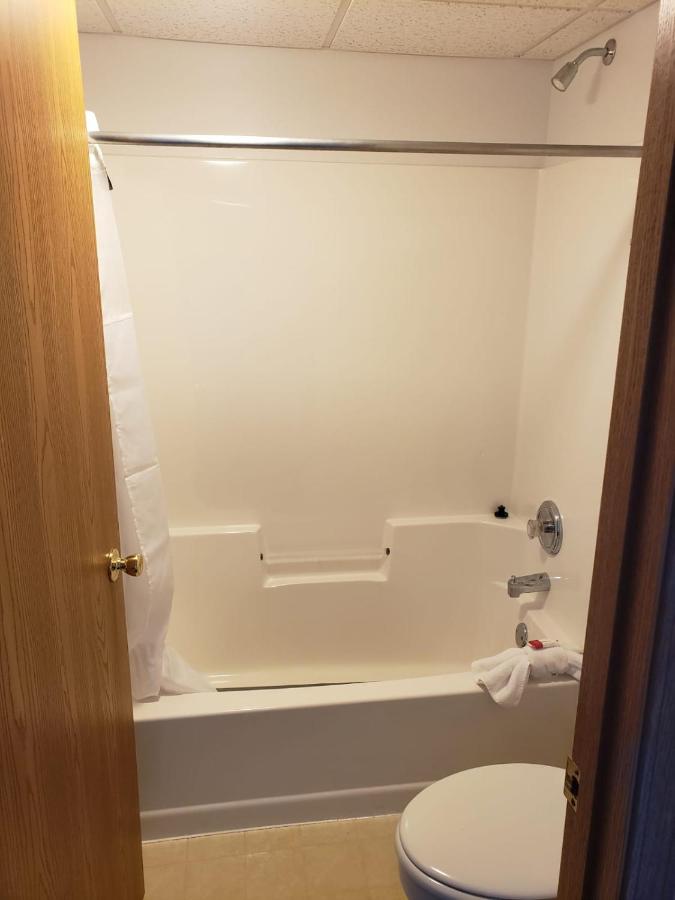  | Days Inn & Suites by Wyndham St. Ignace Lakefront