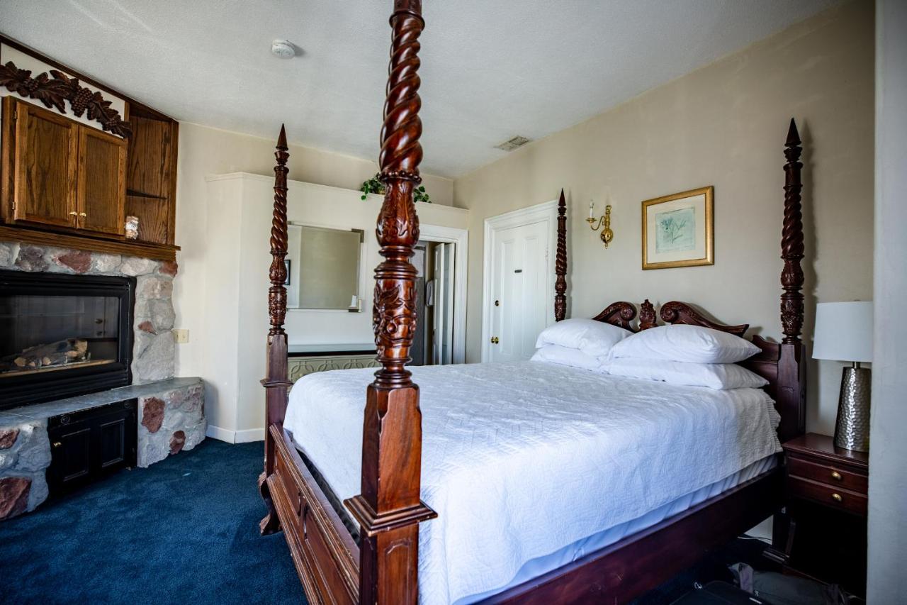 | Brasswood Inn