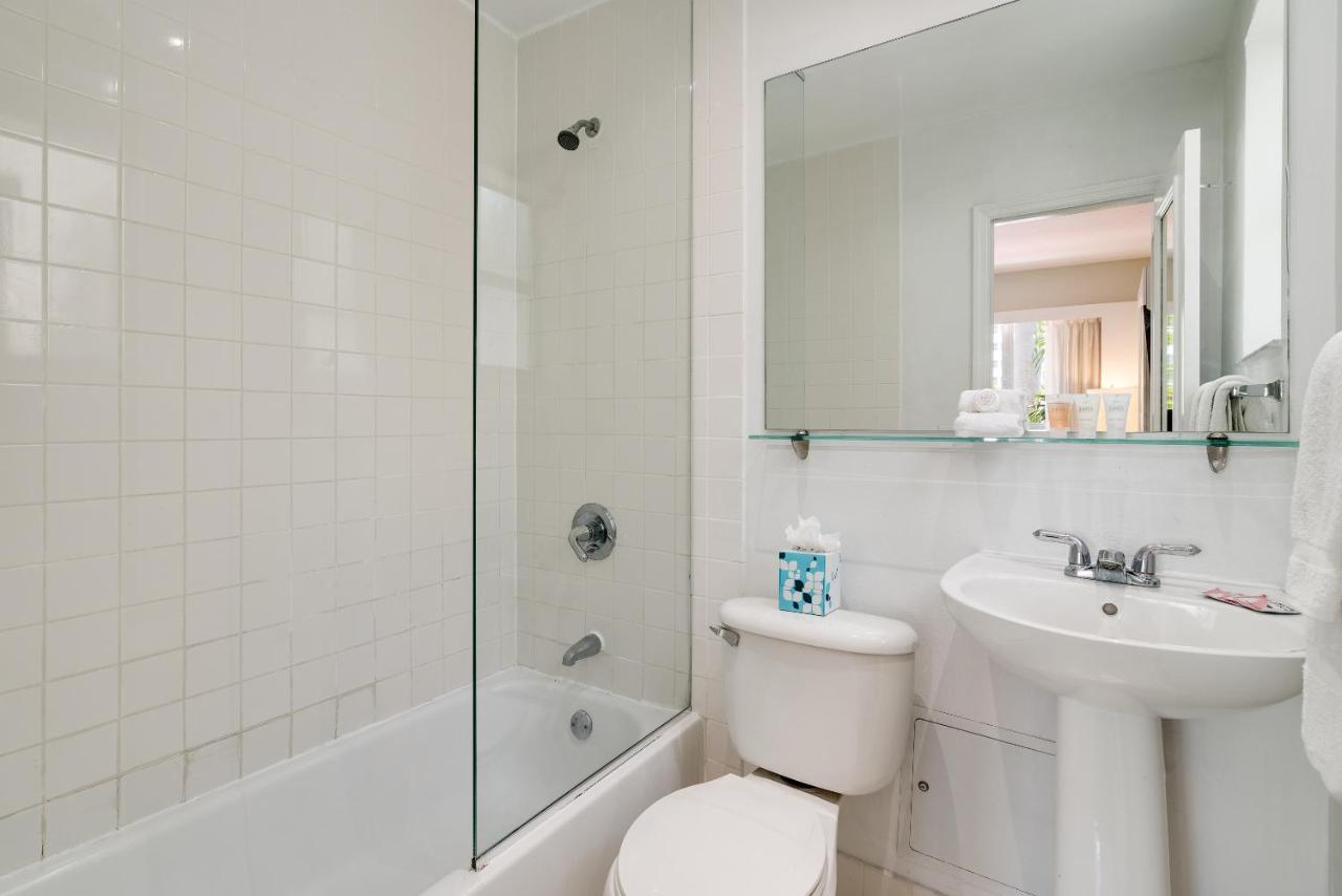 Standard King at Crest Hotel Suites