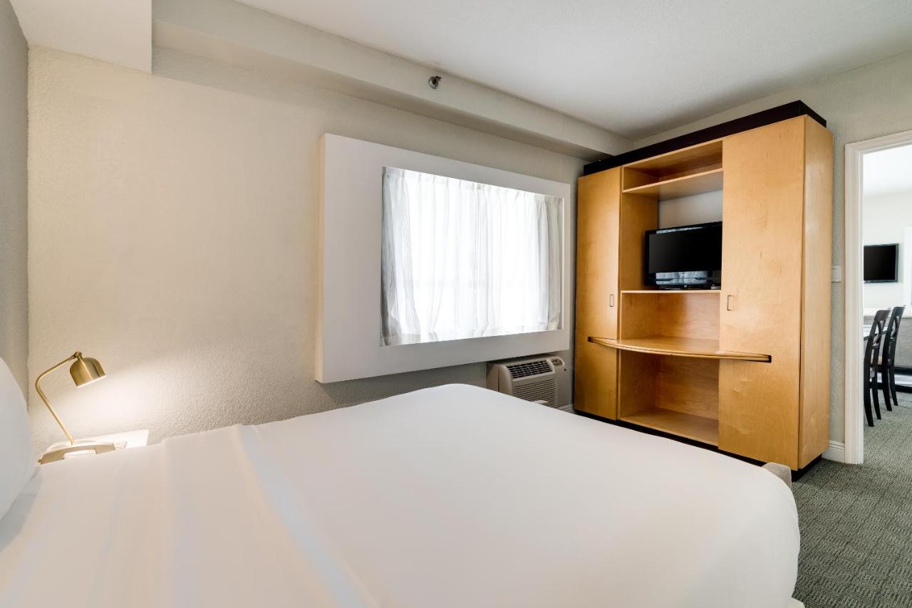 One-Bedroom Suite at Crest Hotel Suites