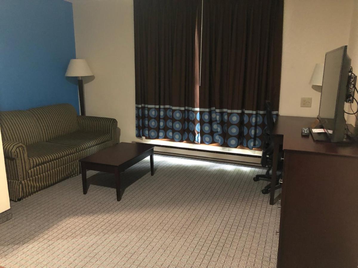  | Amerivu Inn & Suites