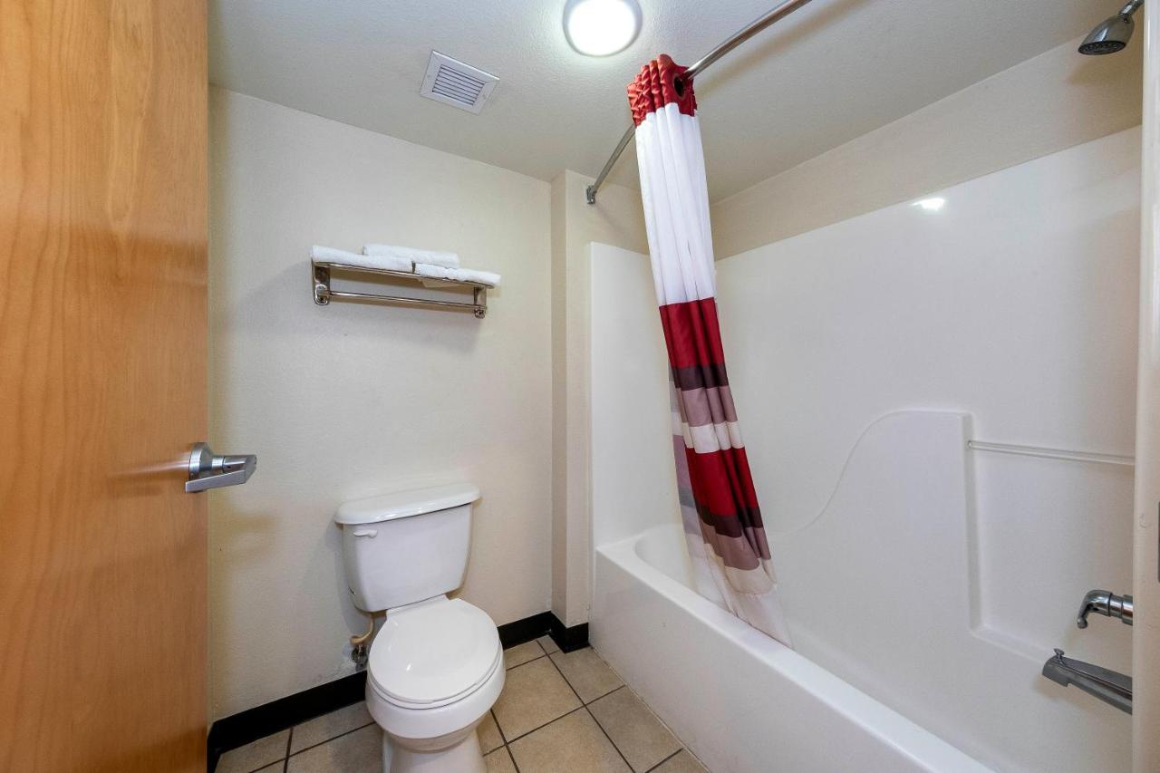 Deluxe Double Room with Two Double Beds Smoking at Red Roof Inn & Suites Biloxi - Ocean Springs