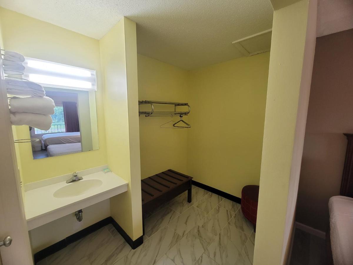| Elk Inn Motel