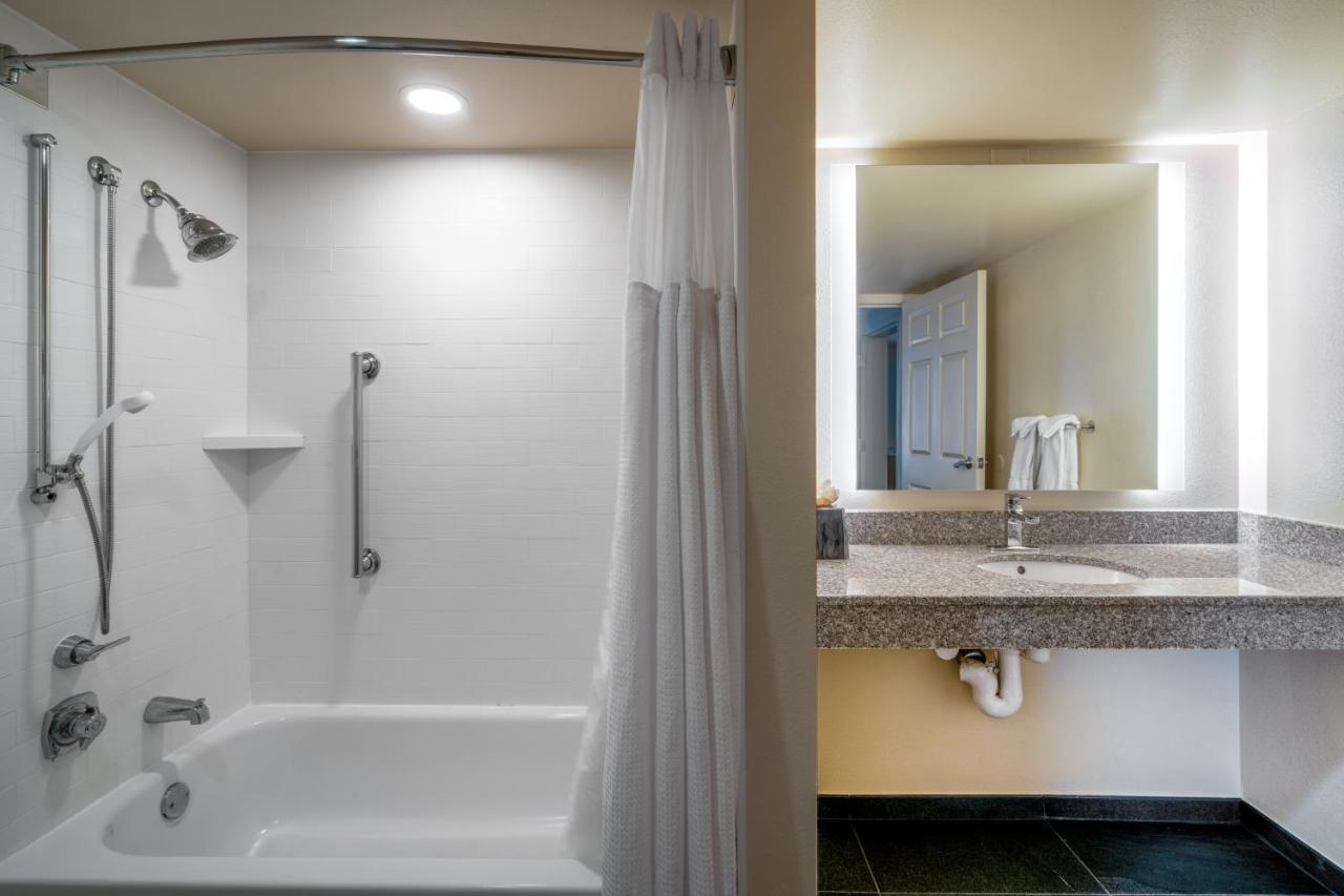 Queen Studio Suite - Mobility Acces/Non-Smoking at Staybridge Suites Memphis - Poplar Ave East by IHG