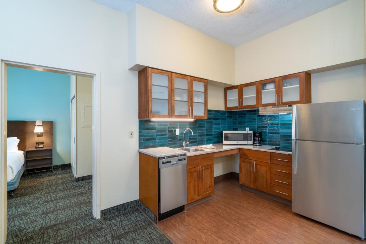 Suite - Disability Access Roll in Shower/Non-Smoking at Staybridge Suites Memphis - Poplar Ave East by IHG