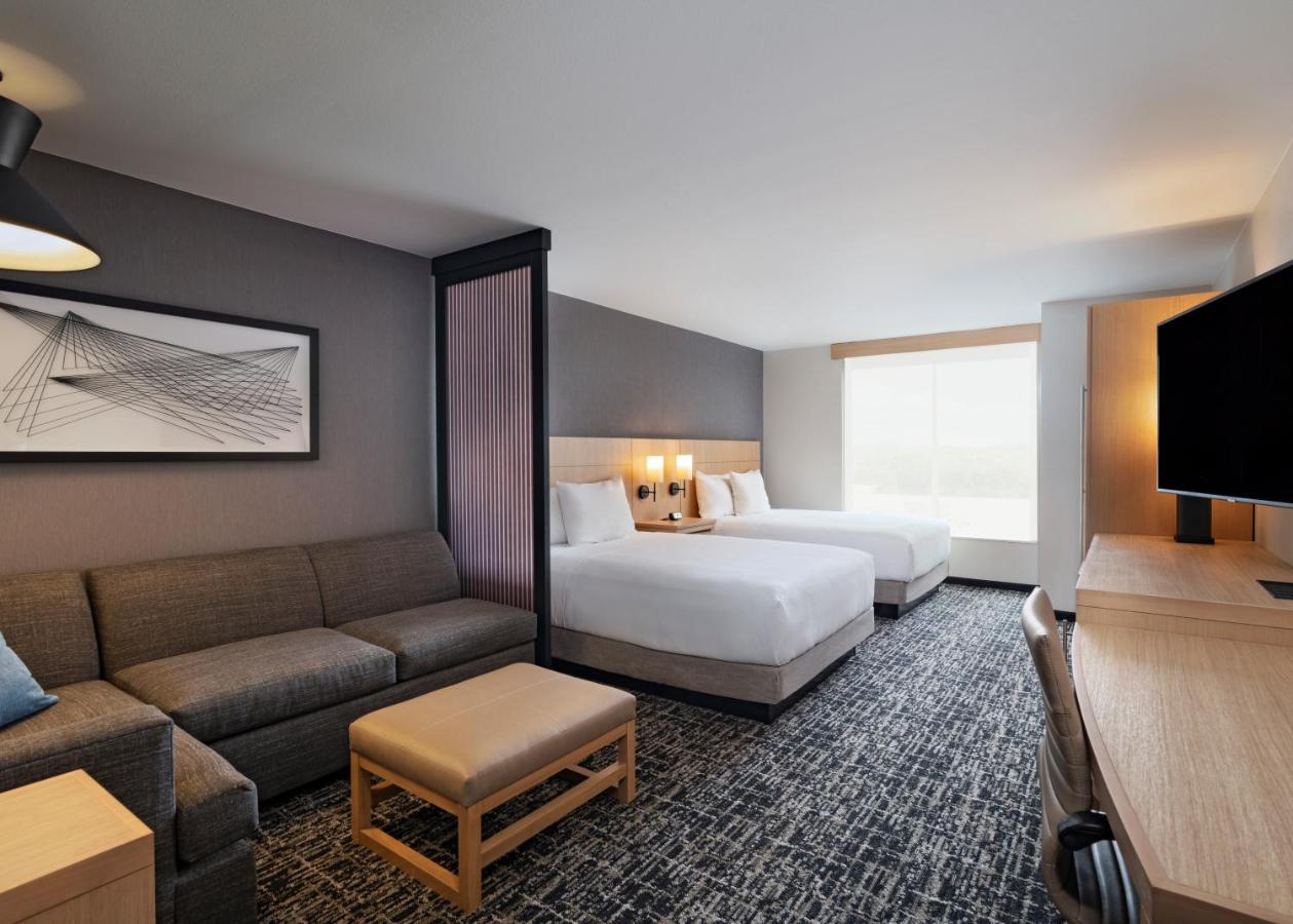 Deluxe Queen Room at Hyatt Place Austin / Lake Travis / Four Points