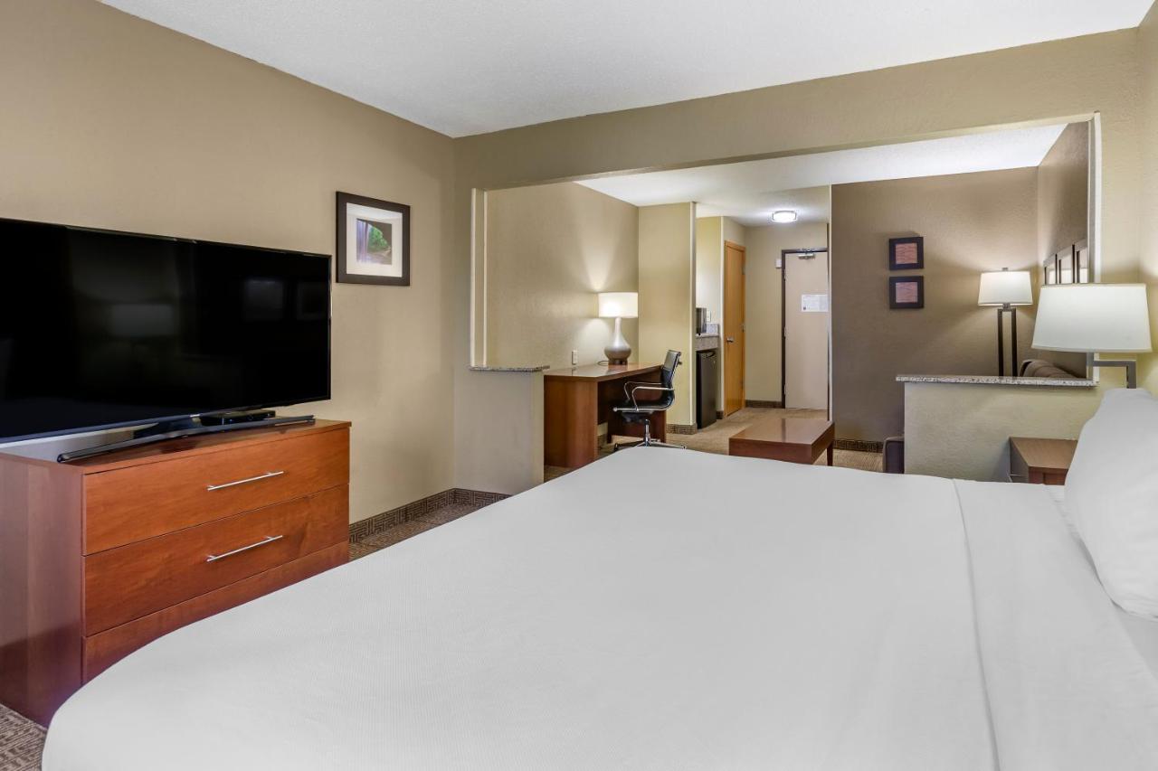 | Comfort Inn Moline - Quad Cities