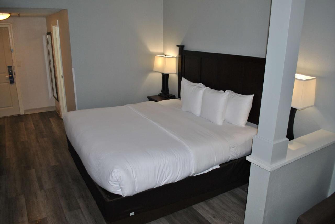 King Suite with Sofa Bed at Best Western Paramus Hotel & Suites