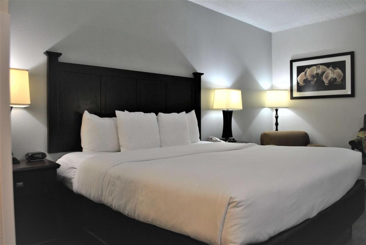 King Room at Best Western Paramus Hotel & Suites
