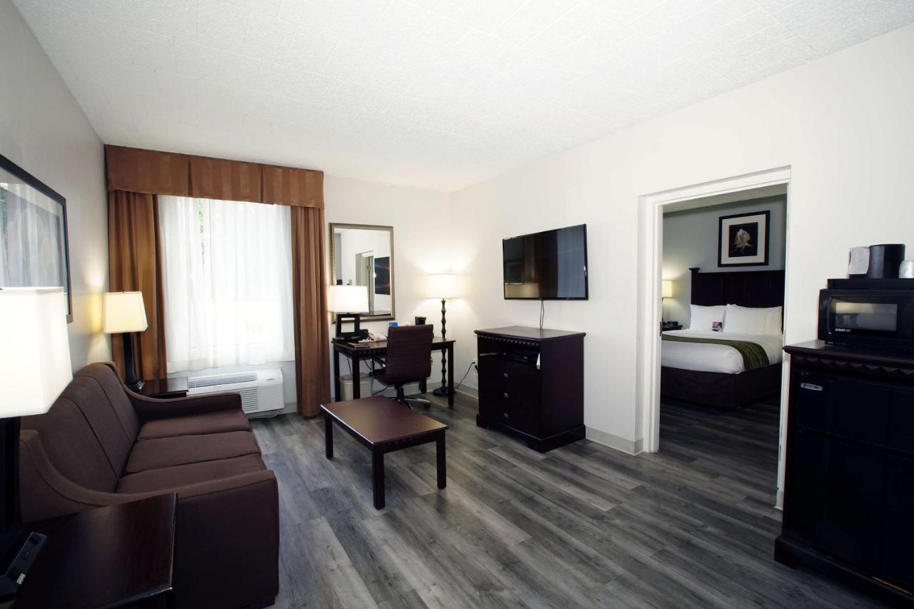 Two-Bedrooms King Suite at Best Western Paramus Hotel & Suites
