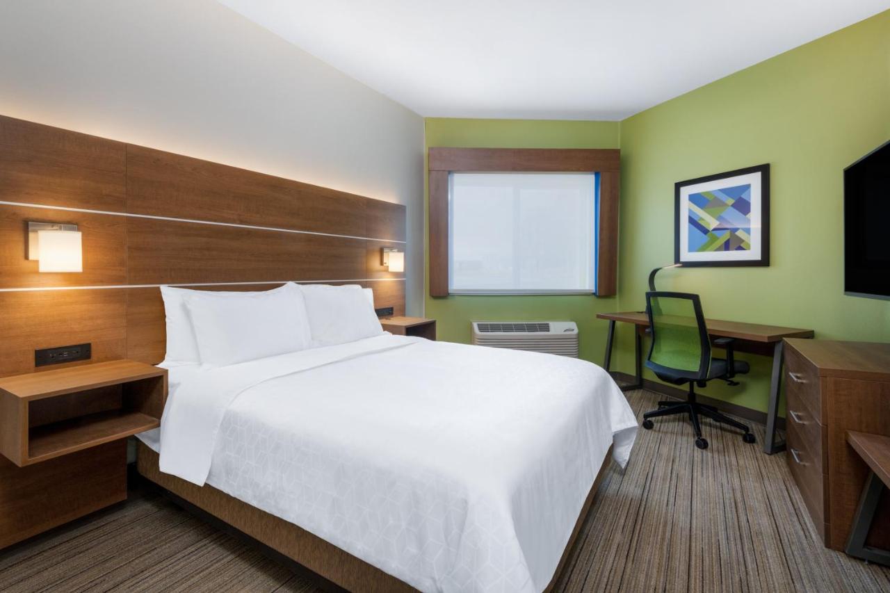 Studio Room with Hearing Accessible Roll In Shower - Non-Smoking at Holiday Inn Express Colorado Springs Airport by IHG