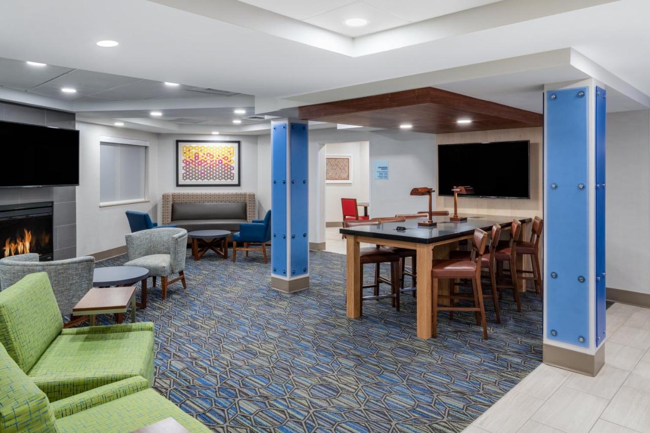 | Holiday Inn Express Colorado Springs Airport, an IHG Hotel