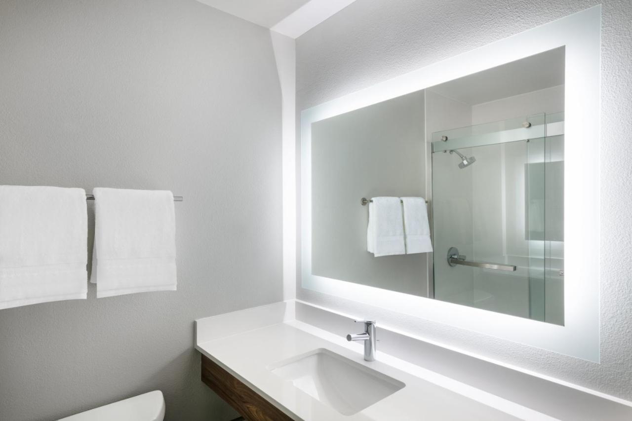 | Holiday Inn Express Colorado Springs Airport, an IHG Hotel