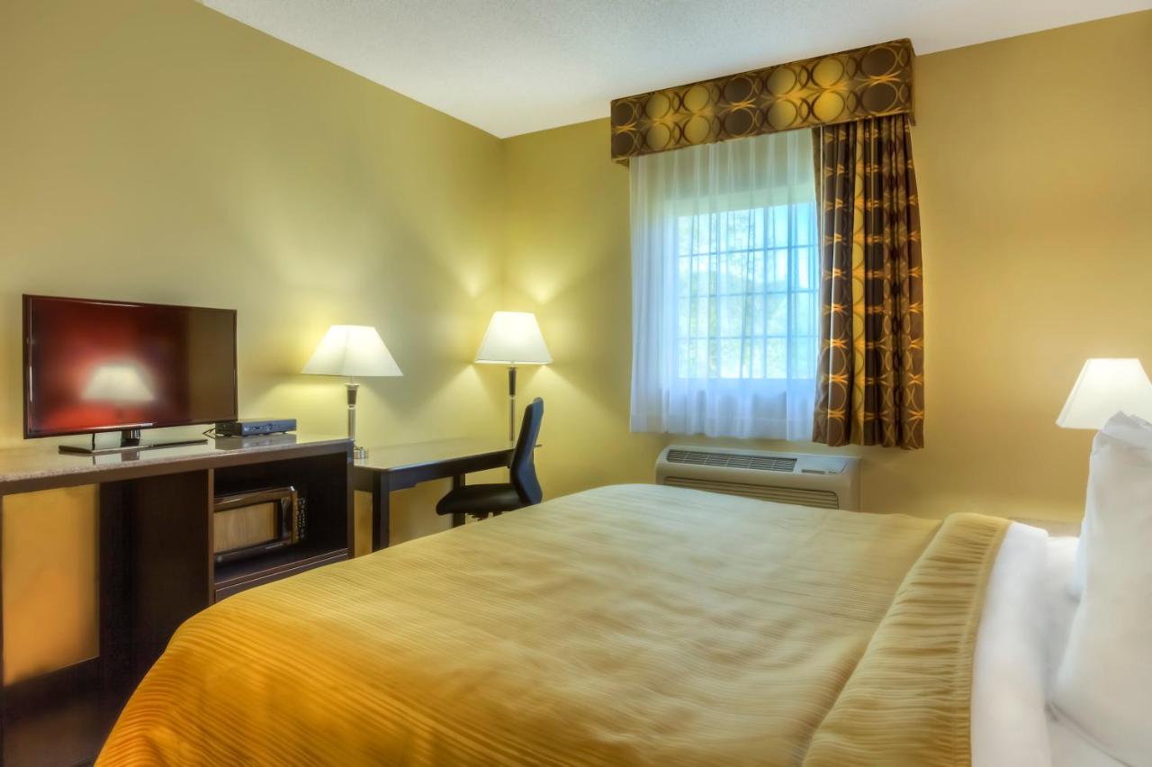 Queen Room - Disability Access/Non-Smoking at Quality Inn Fort Payne