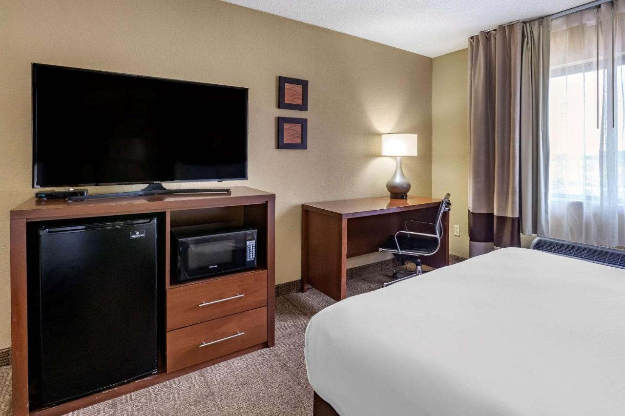 Queen Room with Two Queen Beds - Non-Smoking at Comfort Inn Moline - Quad Cities