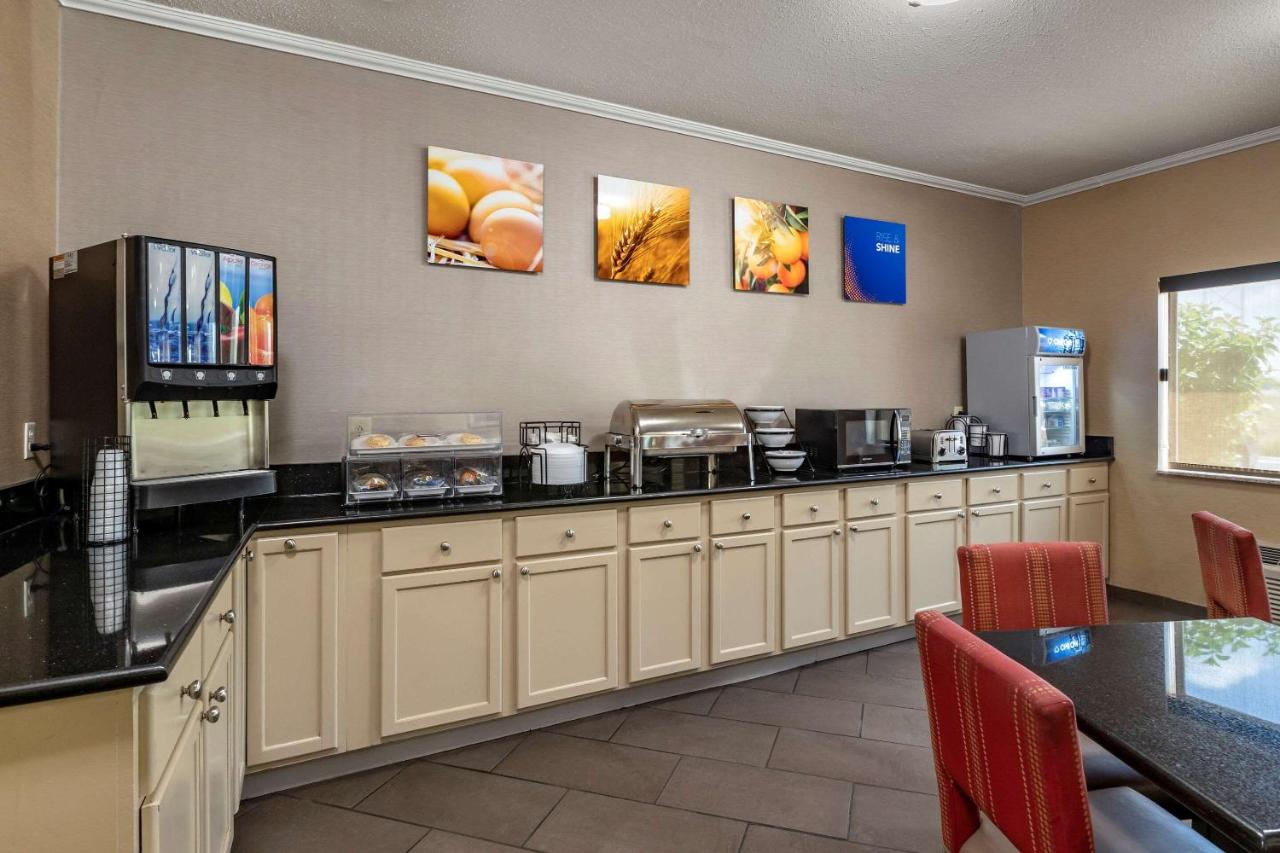 | Comfort Inn Moline - Quad Cities
