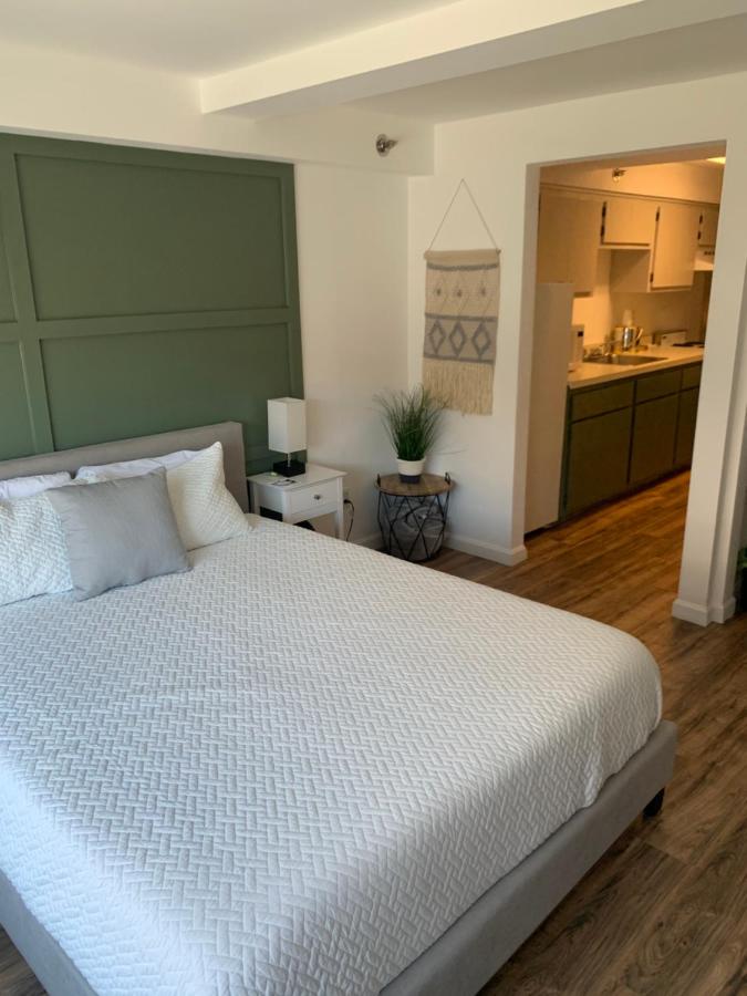 | The Brooks Hotel Restaurant and Lounge