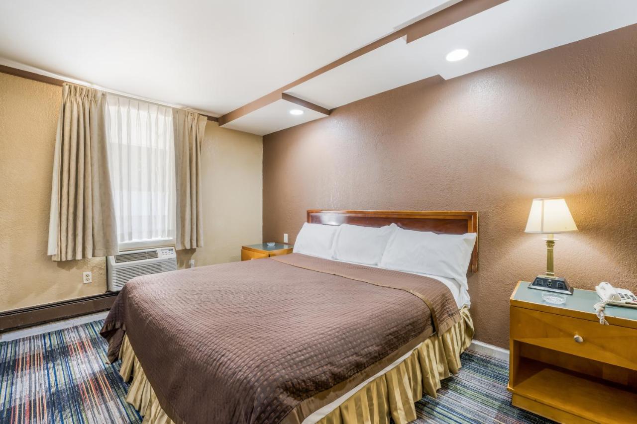 | Knights Inn Trevose
