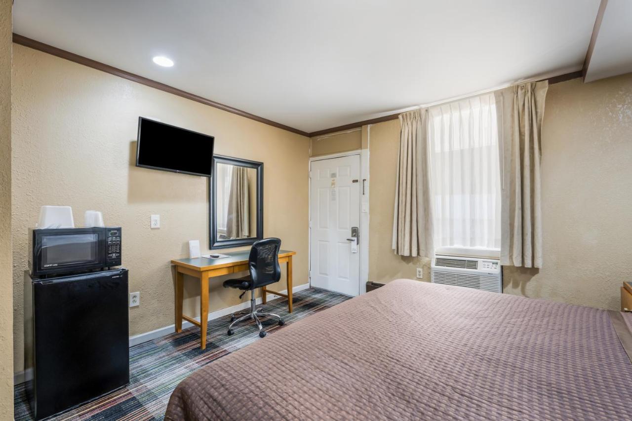 | Knights Inn Trevose