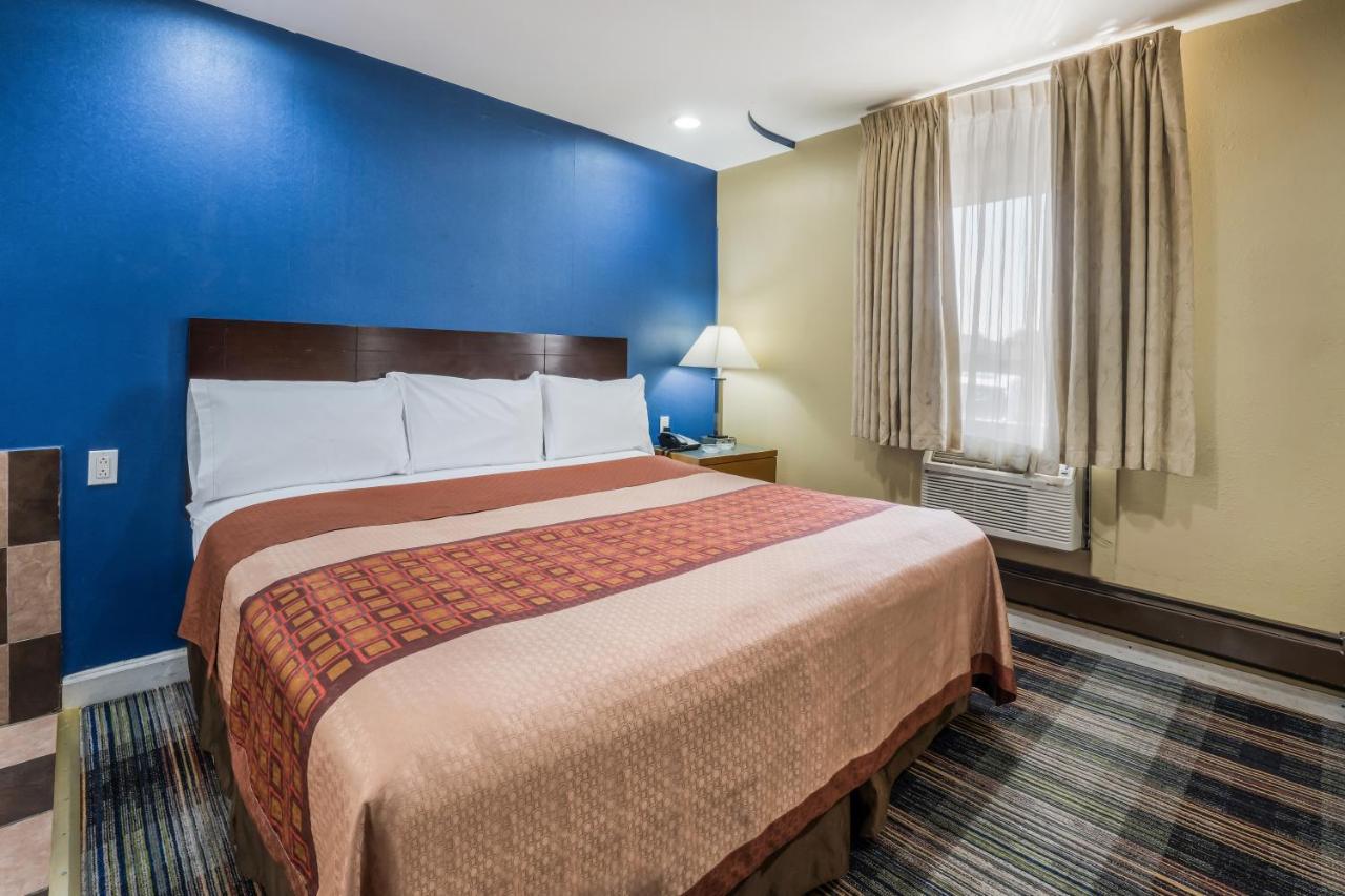 | Knights Inn Trevose