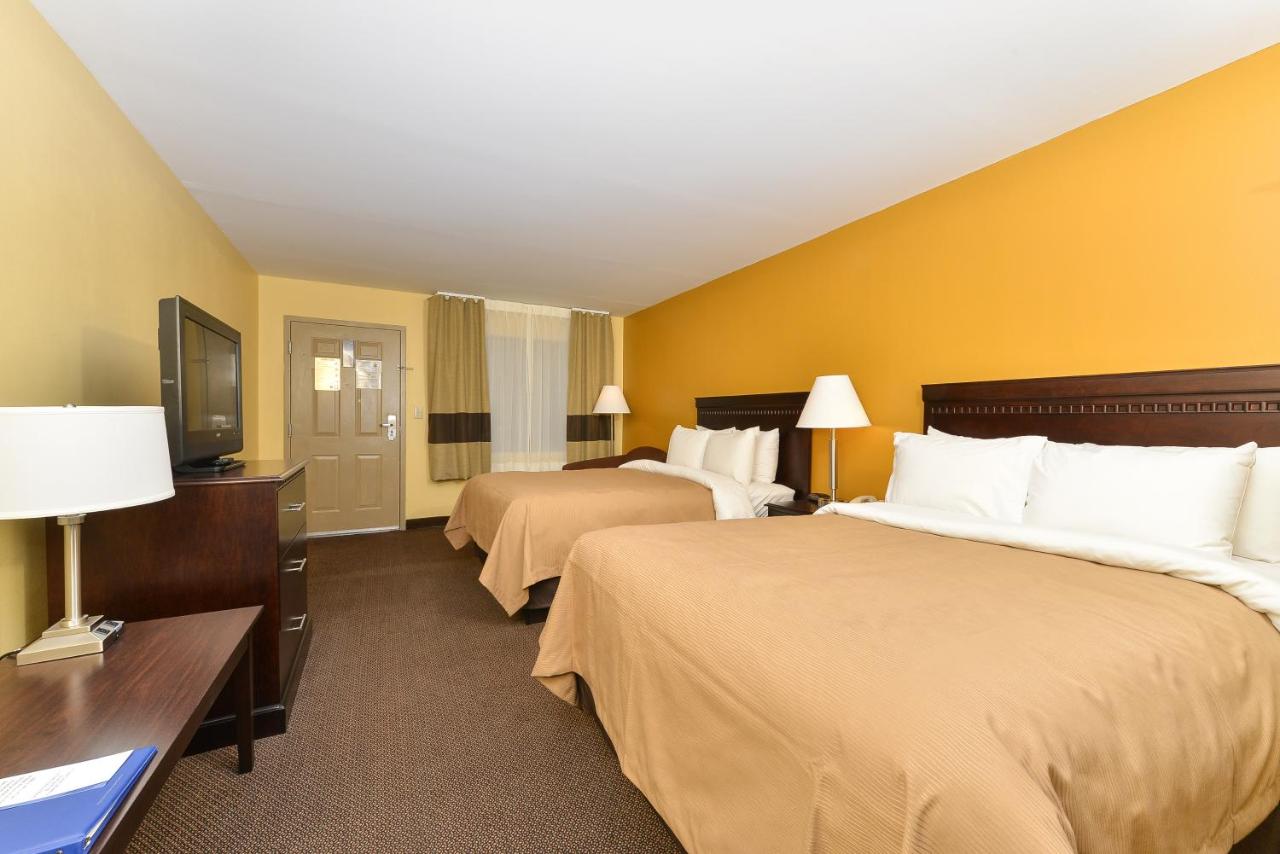 Queen Room with Two Queen Beds - Non-Smoking at Clarion pointe near I-75