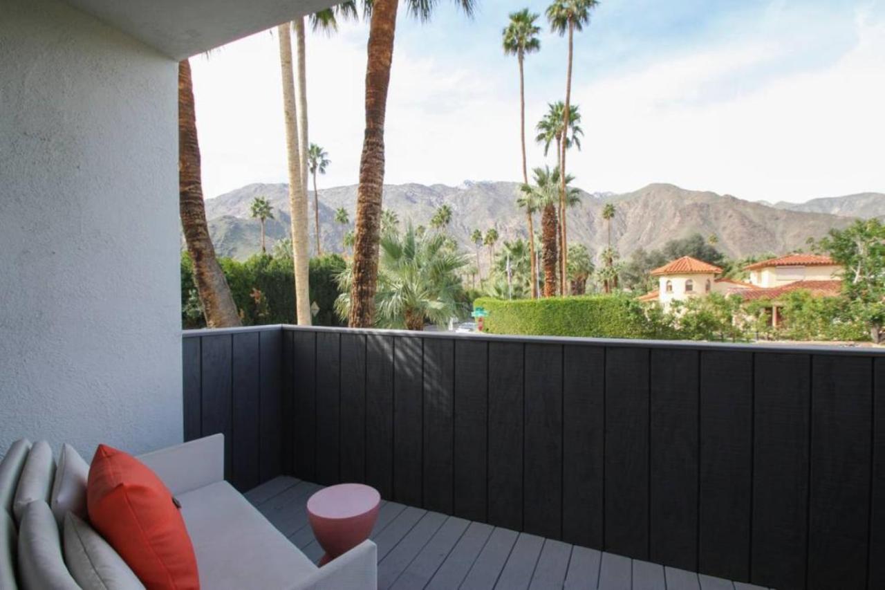 Superior King Room at The Twist Palm Springs