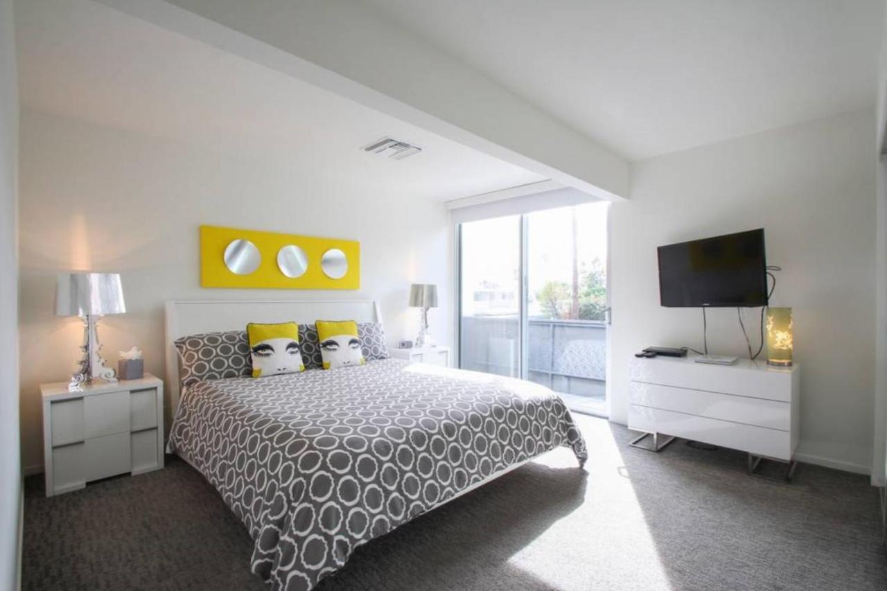 Superior King Room at The Twist Palm Springs