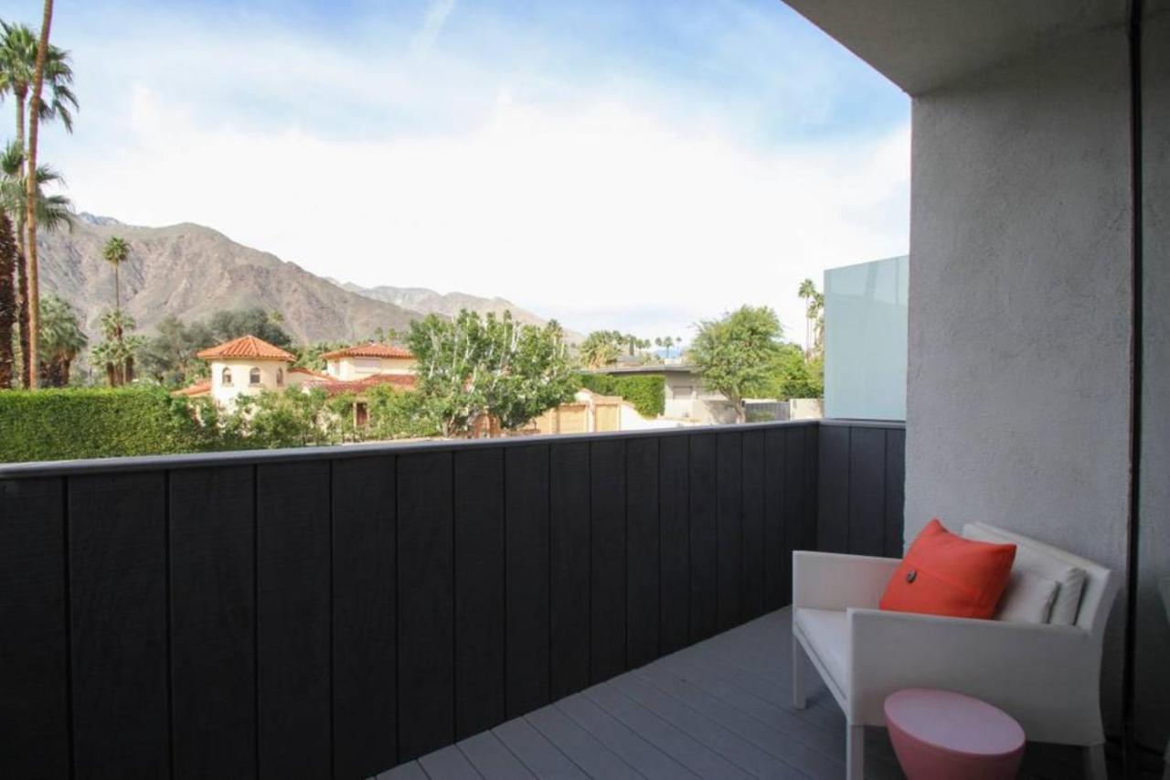 Superior King Room at The Twist Palm Springs