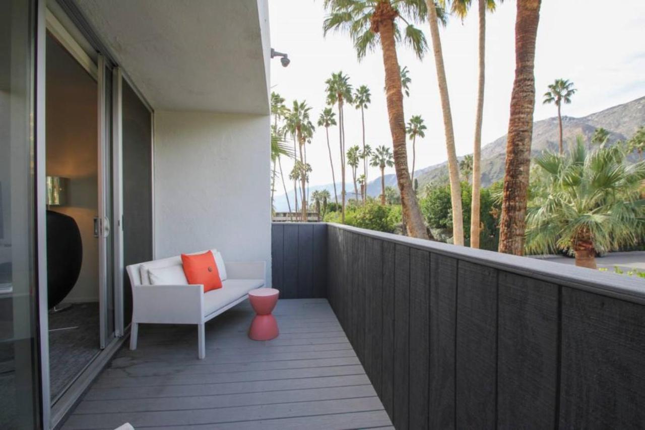 Superior King Room at The Twist Palm Springs