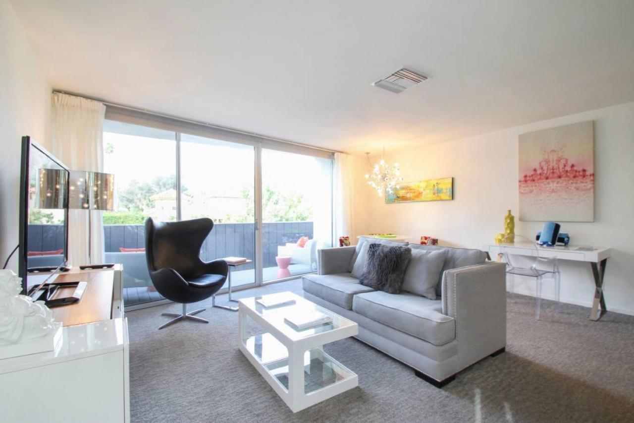 Superior King Room at The Twist Palm Springs