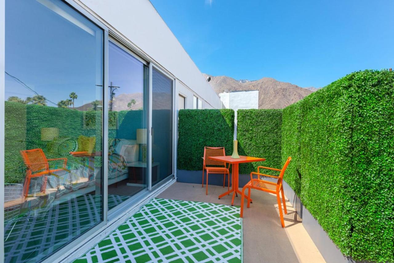 Deluxe Double Room at The Twist Palm Springs