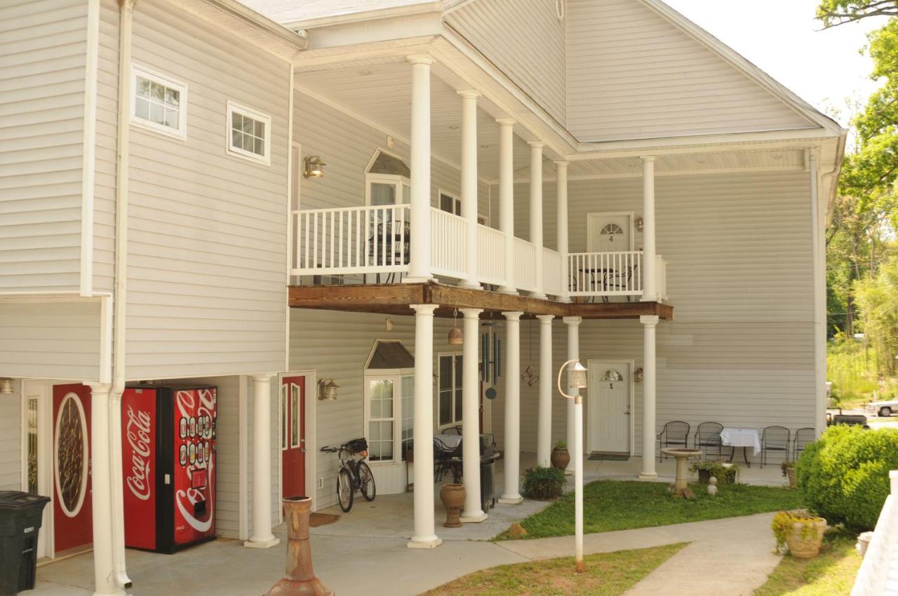  | Acorn Hill Lodge and Spa