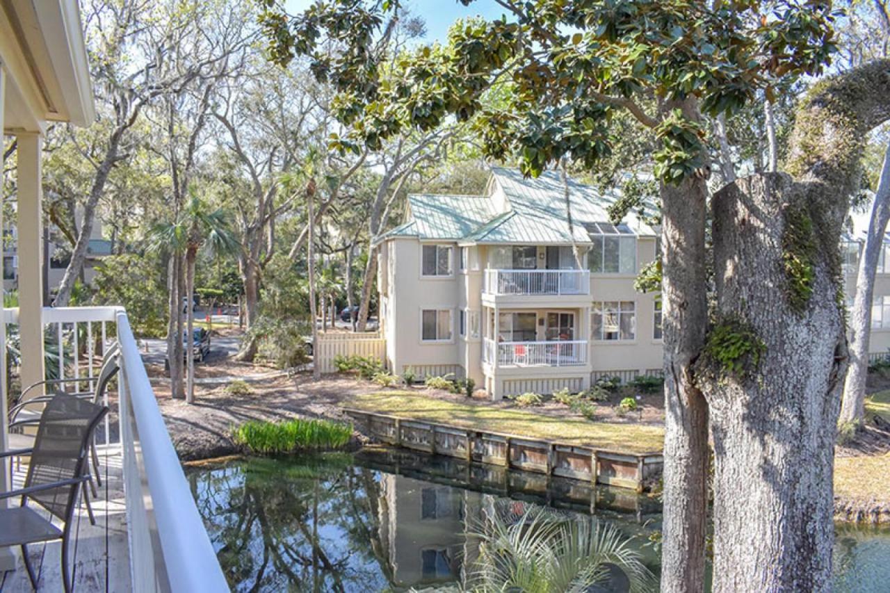 | 701 Barrington Park