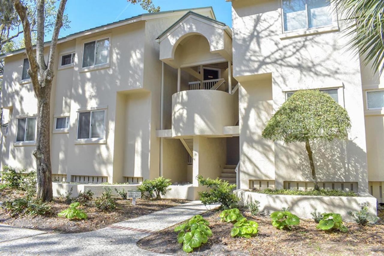 | 701 Barrington Park