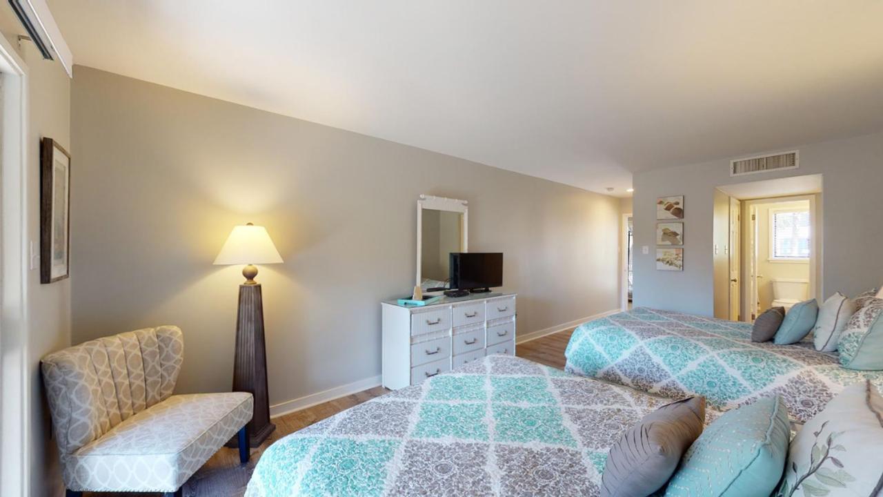| 7576 The Moorings
