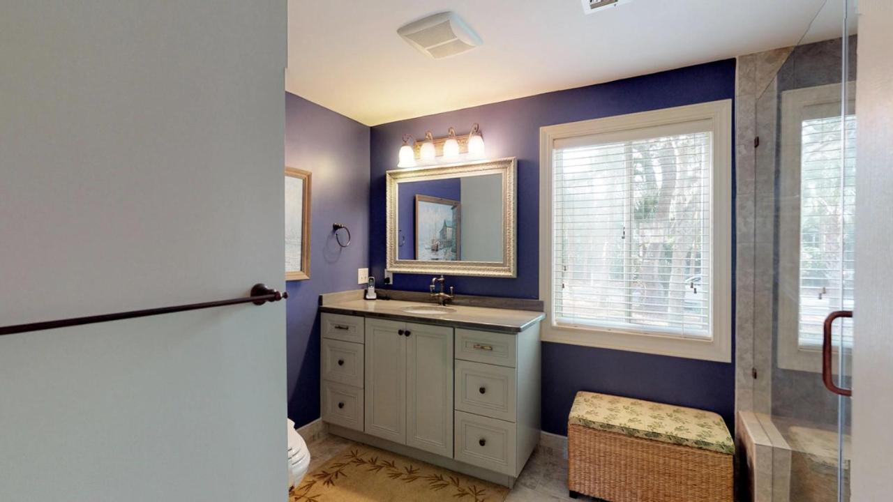 | 614 Barrington Park