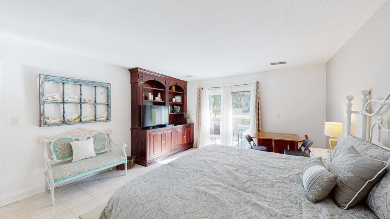  | 729 Queens Grant