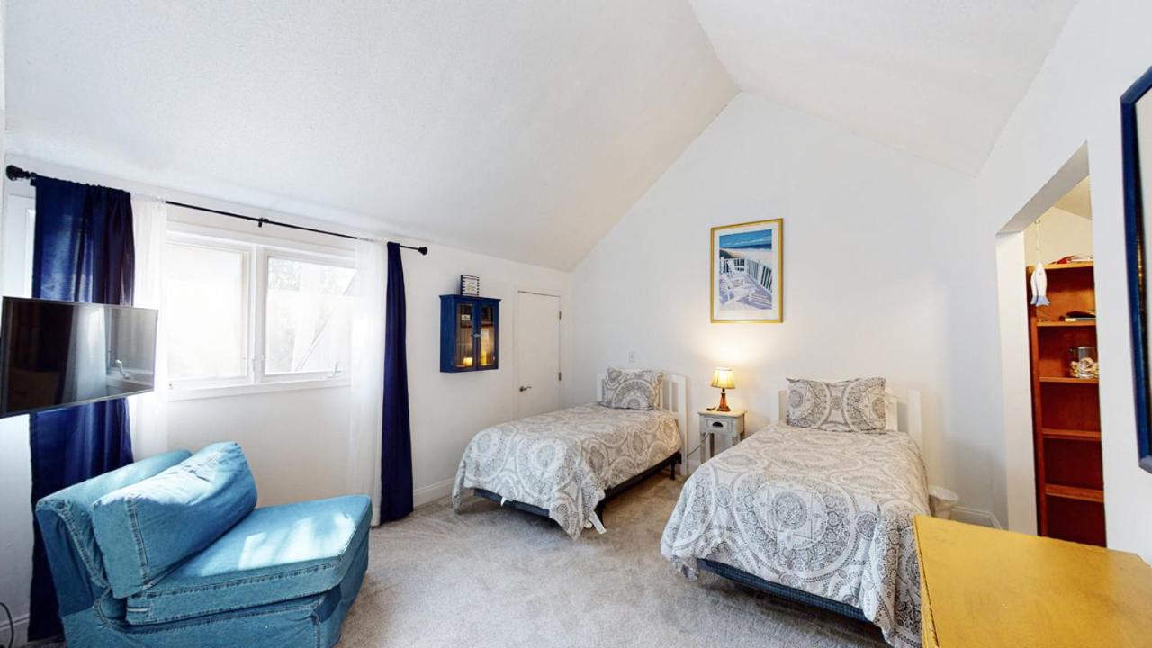  | 729 Queens Grant