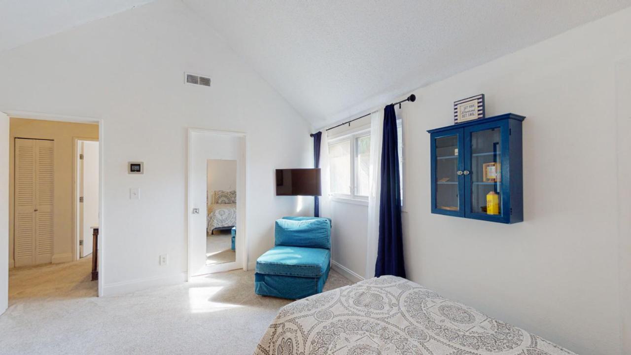  | 729 Queens Grant