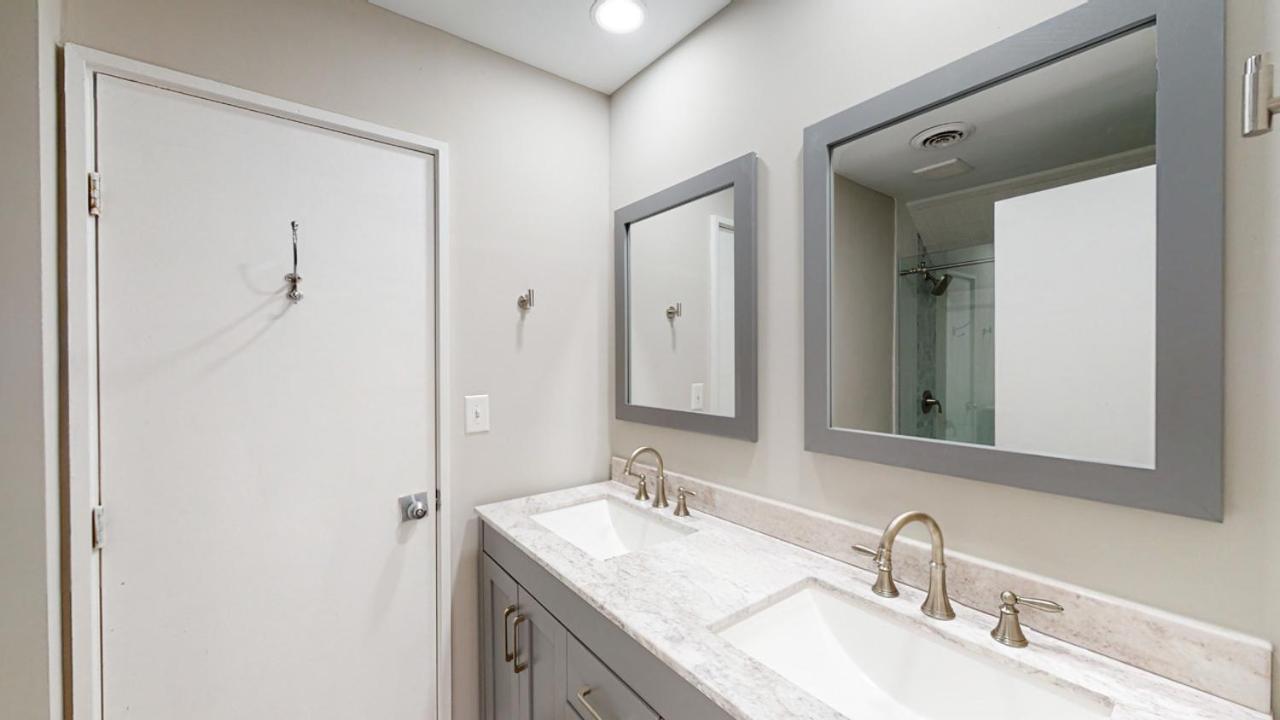  | 729 Queens Grant