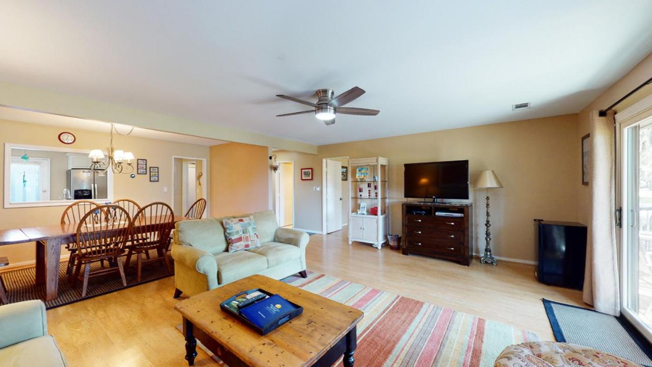  | 704 Queens Grant