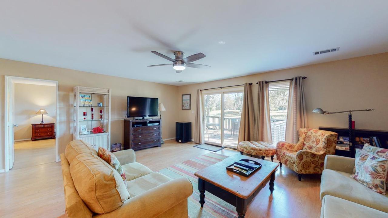  | 704 Queens Grant