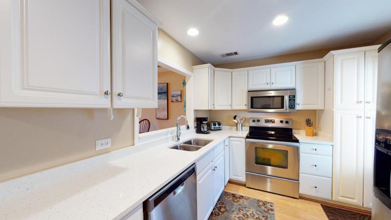  | 704 Queens Grant