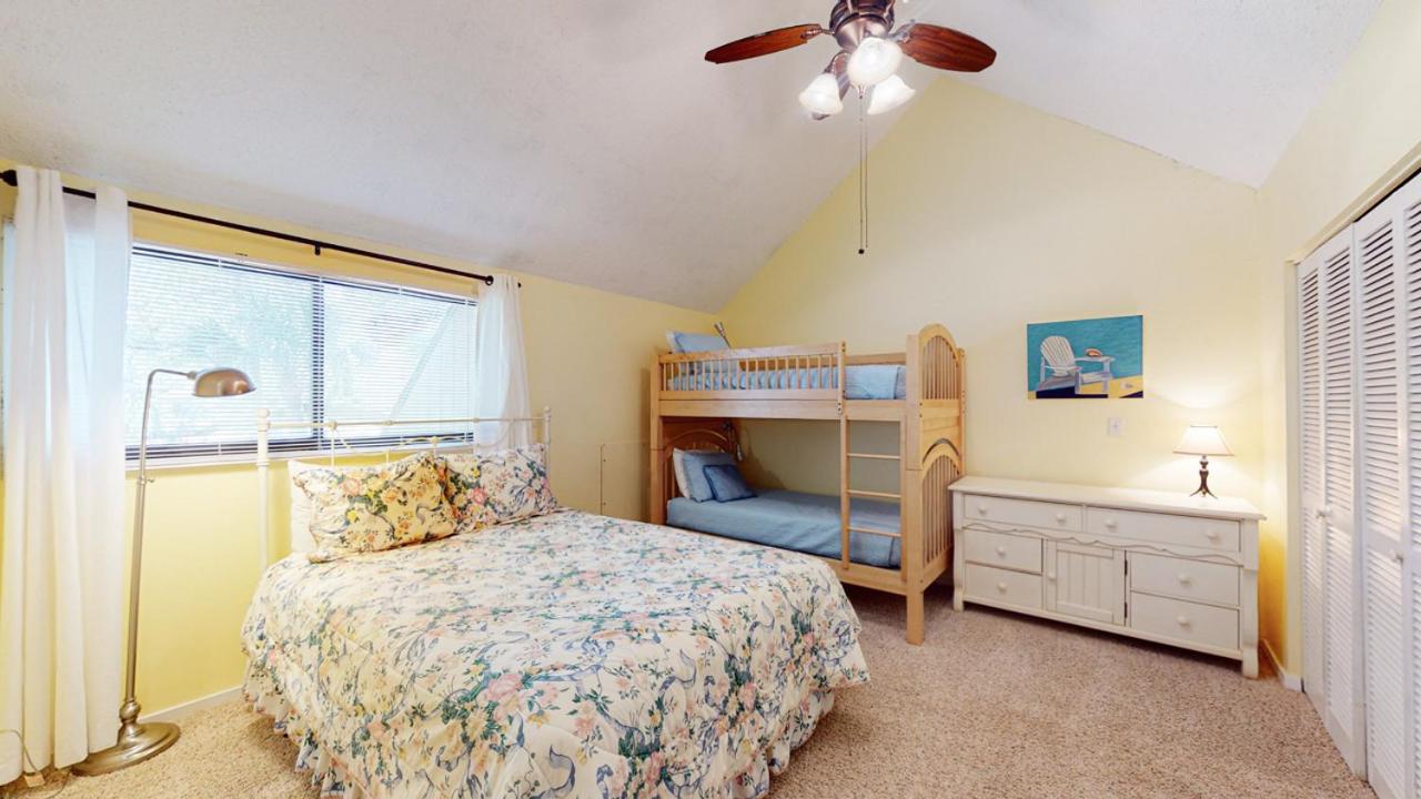  | 704 Queens Grant