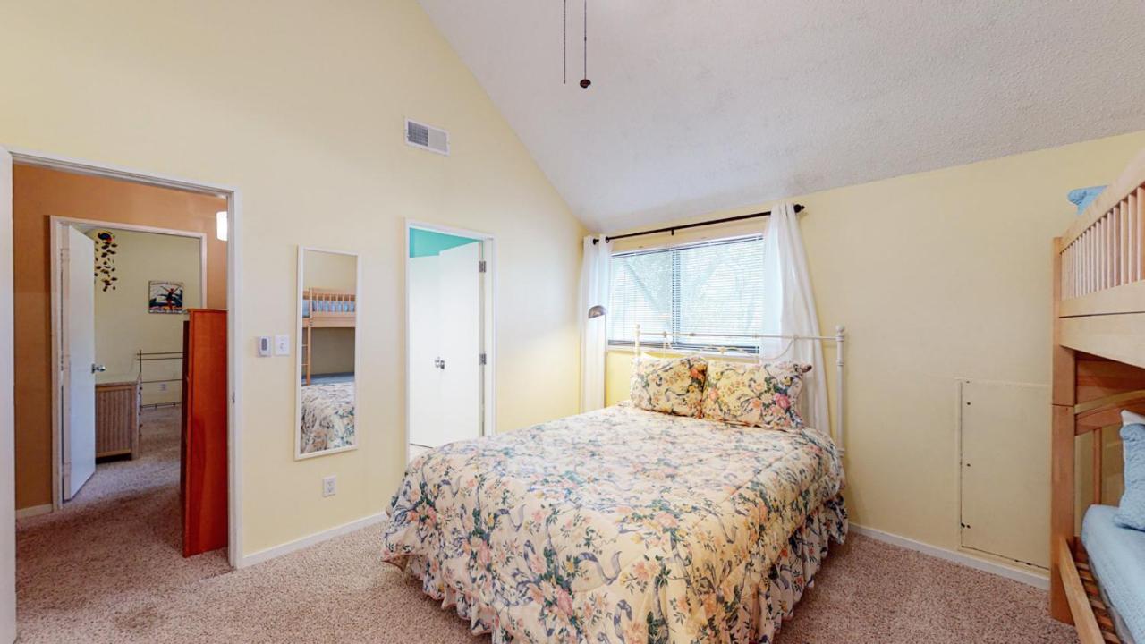  | 704 Queens Grant