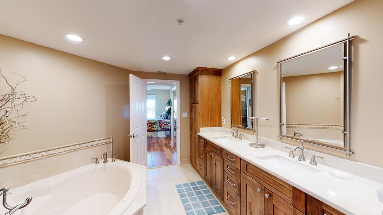  | 5207 Hampton Place South