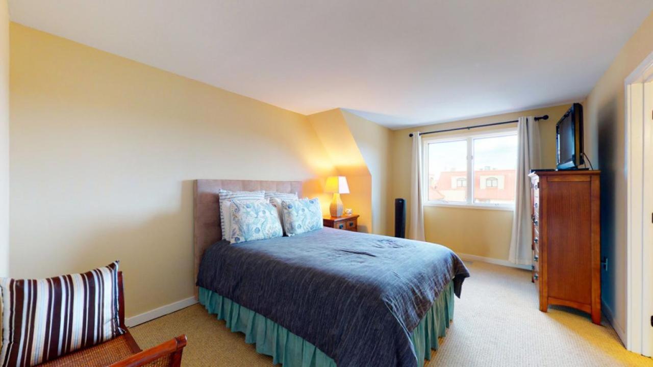  | 7162 Harbourside II