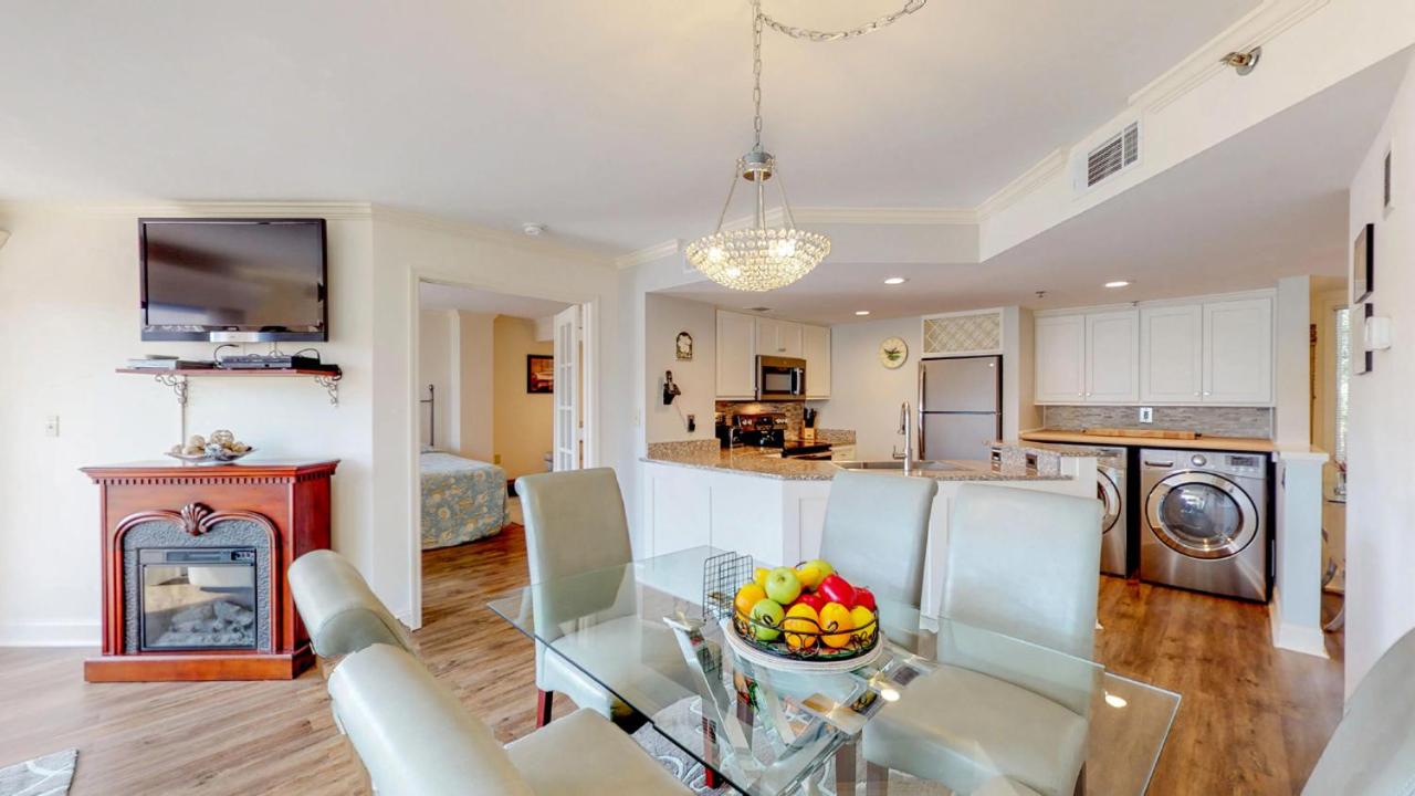 | 2215 Villamare