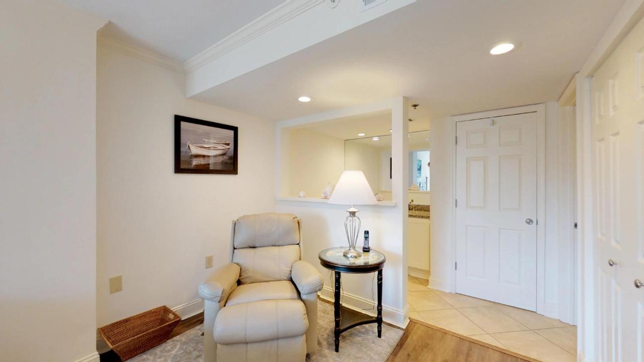 | 2215 Villamare