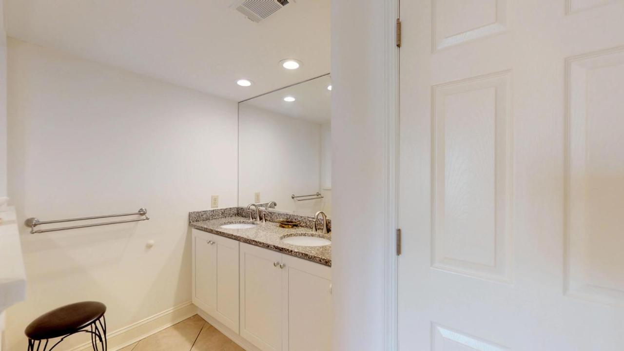 | 2215 Villamare